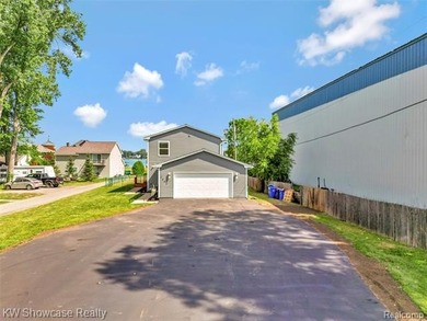 Welcome to this beautifully maintained home nestled in the heart - photo 12