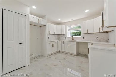 Welcome to this beautifully maintained home nestled in the heart - photo 17