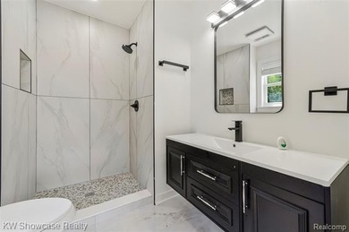 Welcome to this beautifully maintained home nestled in the heart - photo 19