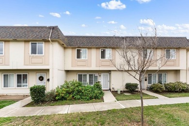 Beautifully townhouse located in the desirable 95121 area - photo 1