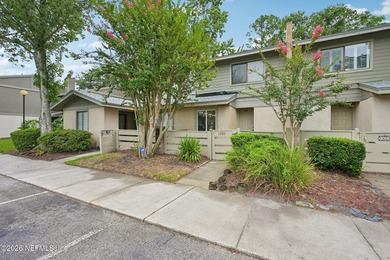Beautifully updated condo where modern finishes, functional - photo 1