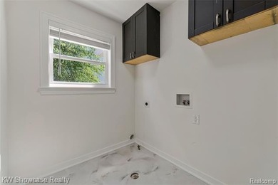 Welcome to this beautifully maintained home nestled in the heart - photo 35