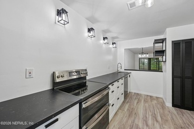 Beautifully updated condo where modern finishes, functional - photo 7