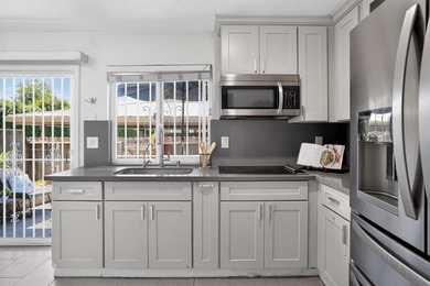Beautifully townhouse located in the desirable 95121 area - photo 8