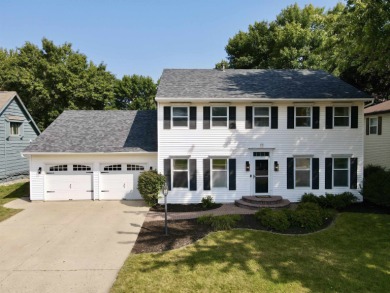 Lake Home Sale Pending in Spirit Lake, Iowa