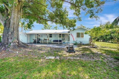 Charming Cottage-Style Home with Abundant Outdoor Space & - photo 2