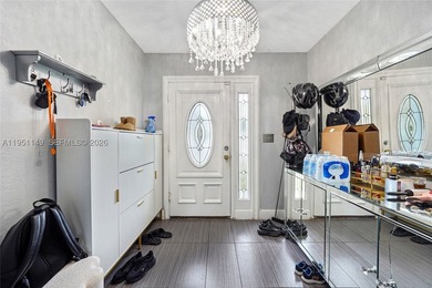 Welcome to your Hollywood Estate home! This beautiful 4 bedroom - photo 2