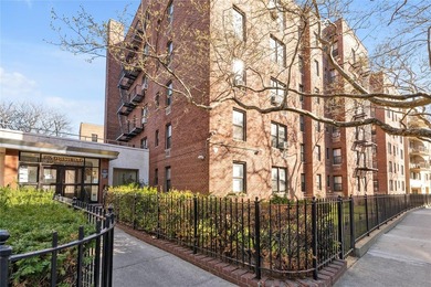 Welcome to this oversized junior four co-op located in the heart - photo 2
