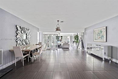 Welcome to your Hollywood Estate home! This beautiful 4 bedroom - photo 4