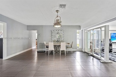 Welcome to your Hollywood Estate home! This beautiful 4 bedroom - photo 6