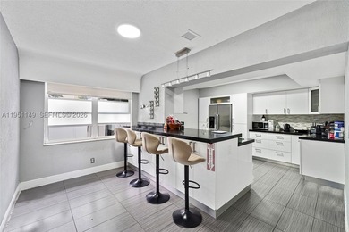 Welcome to your Hollywood Estate home! This beautiful 4 bedroom - photo 7