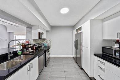 Welcome to your Hollywood Estate home! This beautiful 4 bedroom - photo 8