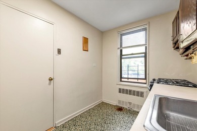 Welcome to this oversized junior four co-op located in the heart - photo 8