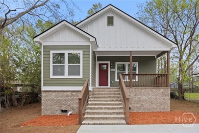 This stunning new construction 4BR/2BA custom crafted bungalow - photo 3