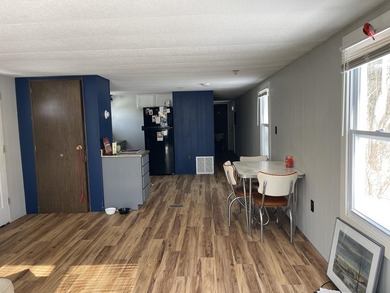 Affordable Kittery mobile home situated within minutes to I-95 - photo 4