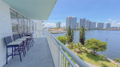 AMAZING 2 BEDROOMS 2 BATHS IN THE HEART OF SUNNY ISLES BEACH - photo 25