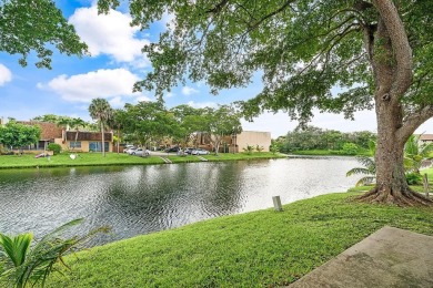 Lake Townhome/Townhouse For Sale in Sunrise, Florida