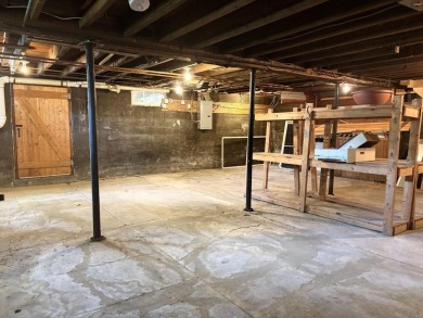 This 1920's Bungalow is a treasure.Though it has had many very - photo 48