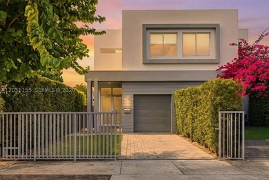 Gorgeous and spacious 3 bed and 3.5 bath townhouse with pool - photo 2