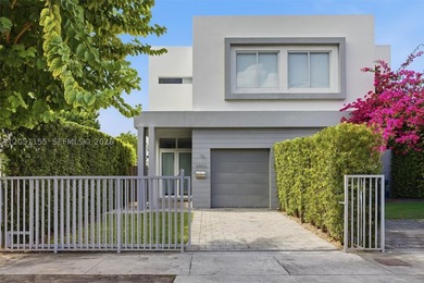 Gorgeous and spacious 3 bed and 3.5 bath townhouse with pool - photo 4