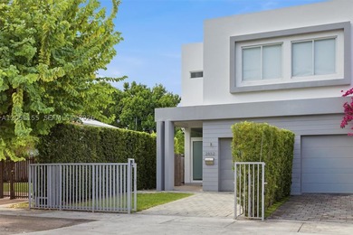 Gorgeous and spacious 3 bed and 3.5 bath townhouse with pool - photo 6