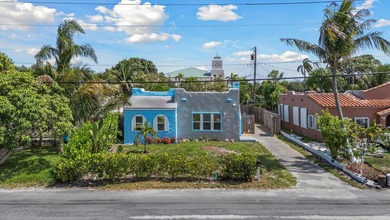 Beautifully blending historic character with modern updates - photo 1