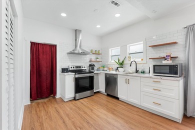 Beautifully blending historic character with modern updates - photo 8