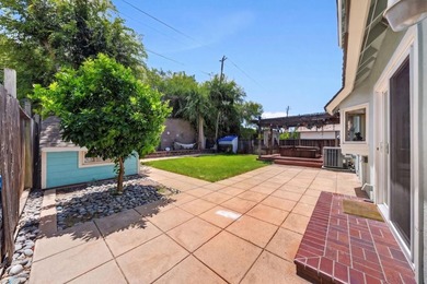 Just a 10 minute walk to the light rail for easy commuting - photo 8