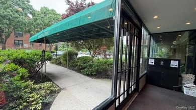 Welcome to this lovely 3rd floor 1 Bedroom Coop, Corner - photo 37