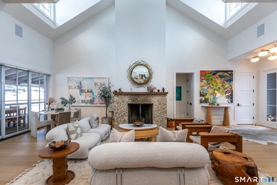 Refined Luxury. Rare Direct Lakefront Home within the Coveted - photo 3