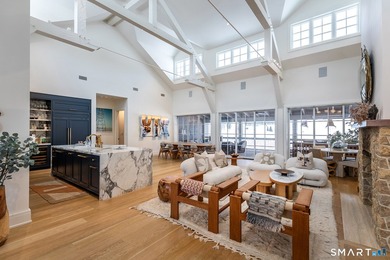 Refined Luxury. Rare Direct Lakefront Home within the Coveted - photo 4
