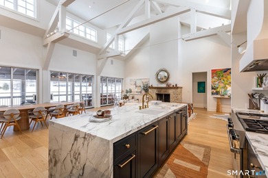 Refined Luxury. Rare Direct Lakefront Home within the Coveted - photo 7