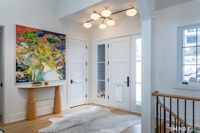 Refined Luxury. Rare Direct Lakefront Home within the Coveted - photo 8