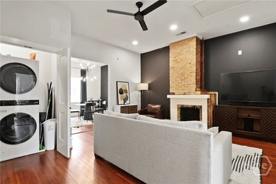 EXECUTIVE RENTAL! SOLD FULLY FURNISHED! Why rent when you can - photo 5