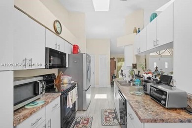 South Bend Port St. Lucie ** Split 3 Bedroom 2 Bath / 2 Car - photo 8