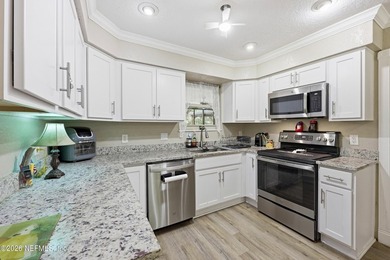 Welcome home to this beautifully maintained all-brick 3-bedroom - photo 13