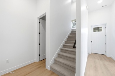 A new benchmark for Provo luxury living is rising just minutes - photo 16