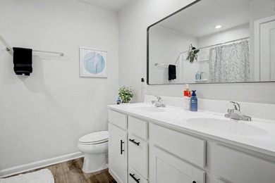 Welcome to your next home or investment opportunity! This - photo 18