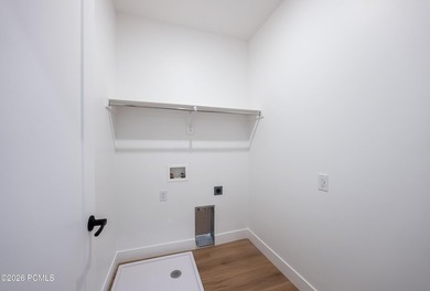 A new benchmark for Provo luxury living is rising just minutes - photo 29