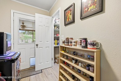 Welcome home to this beautifully maintained all-brick 3-bedroom - photo 30