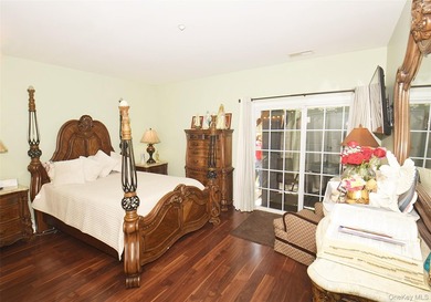 This Stylish Condo Boasts 9Ft Ceilings, Sleek Finishes And An - photo 11
