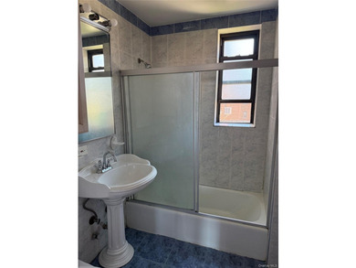 Welcome to this bright and spacious 2-bedroom, 1-bathroom co-op - photo 14