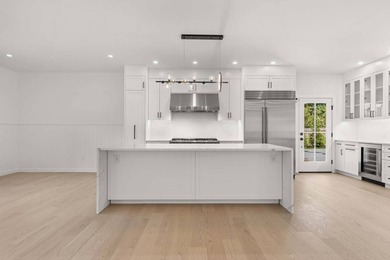 New custom home that blends modern and traditional living - photo 18