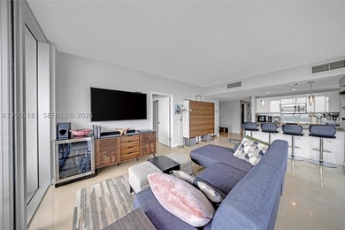 Incredible value in Blue Bay Tower! This high-floor 3-bed, 2 - photo 10