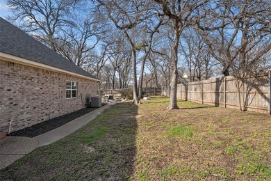 2022 built Waco home - Wooded 0.352 acre lot - Open concept - photo 24