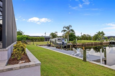 QUICK SAILBOAT ACCESS! Impressive 3-bedroom, 2.5-bath, 3-car - photo 33