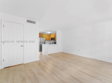 Beautifully renovated condominium in the heart of Miami Lakes - photo 8