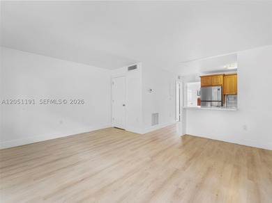 Beautifully renovated condominium in the heart of Miami Lakes - photo 10