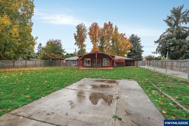 Fantastic property on nearly an acre with territorial views and