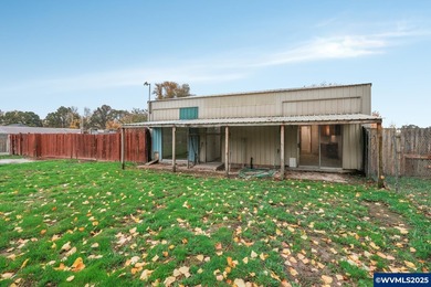 Fantastic property on nearly an acre with territorial views and